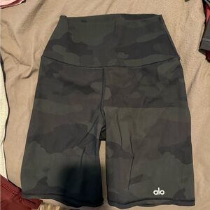Alo yoga green camo biker shorts NWOT